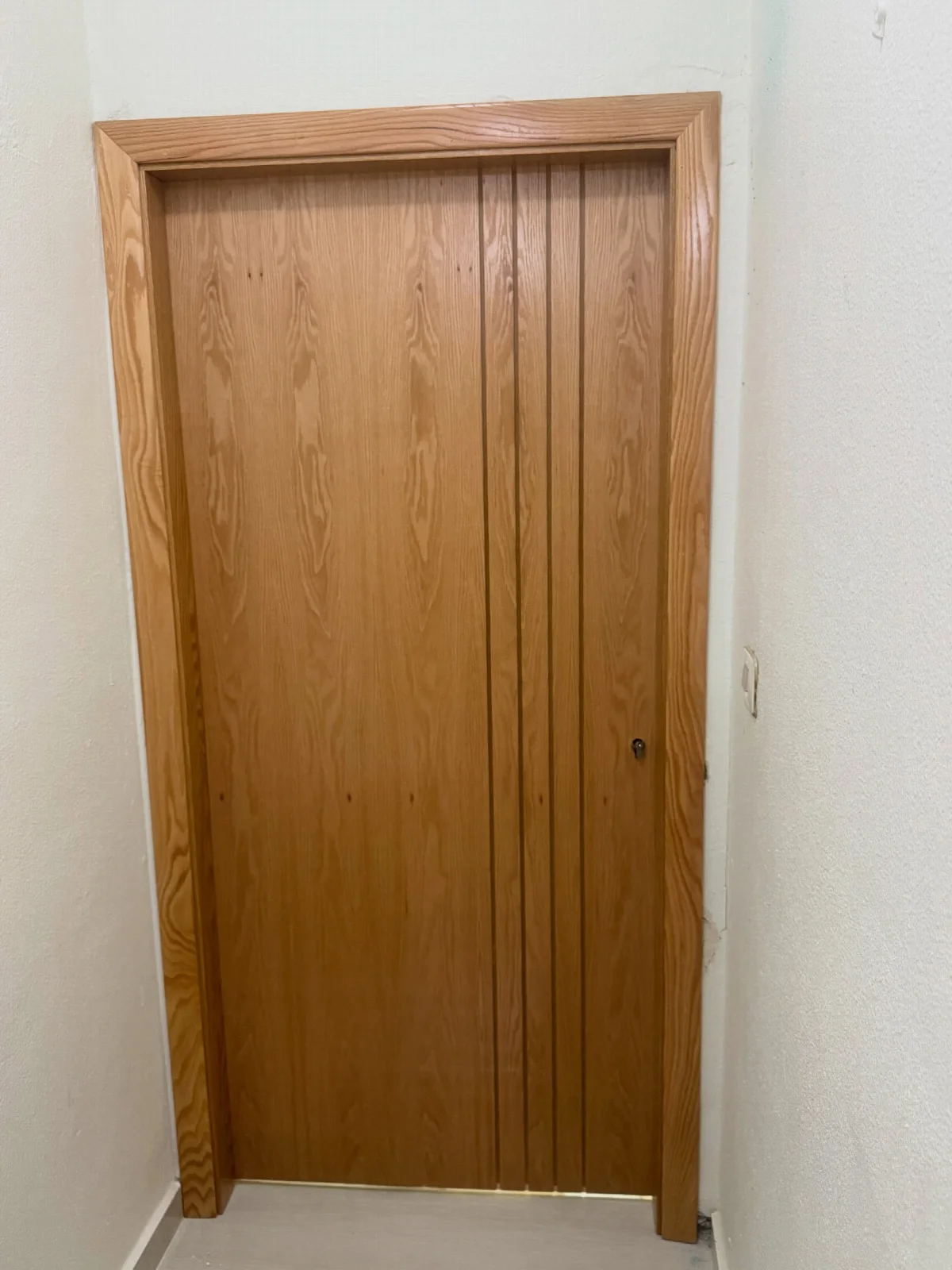 The natural oak entrance
